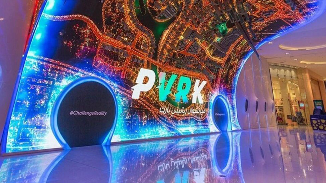 Curved LED Screen in Dubai Mall